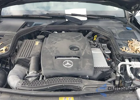 2015 Mercedes-Benz C 300 Luxury/Sport z USA, uszkodzony, nr VIN 55SWF4JBXFU076902